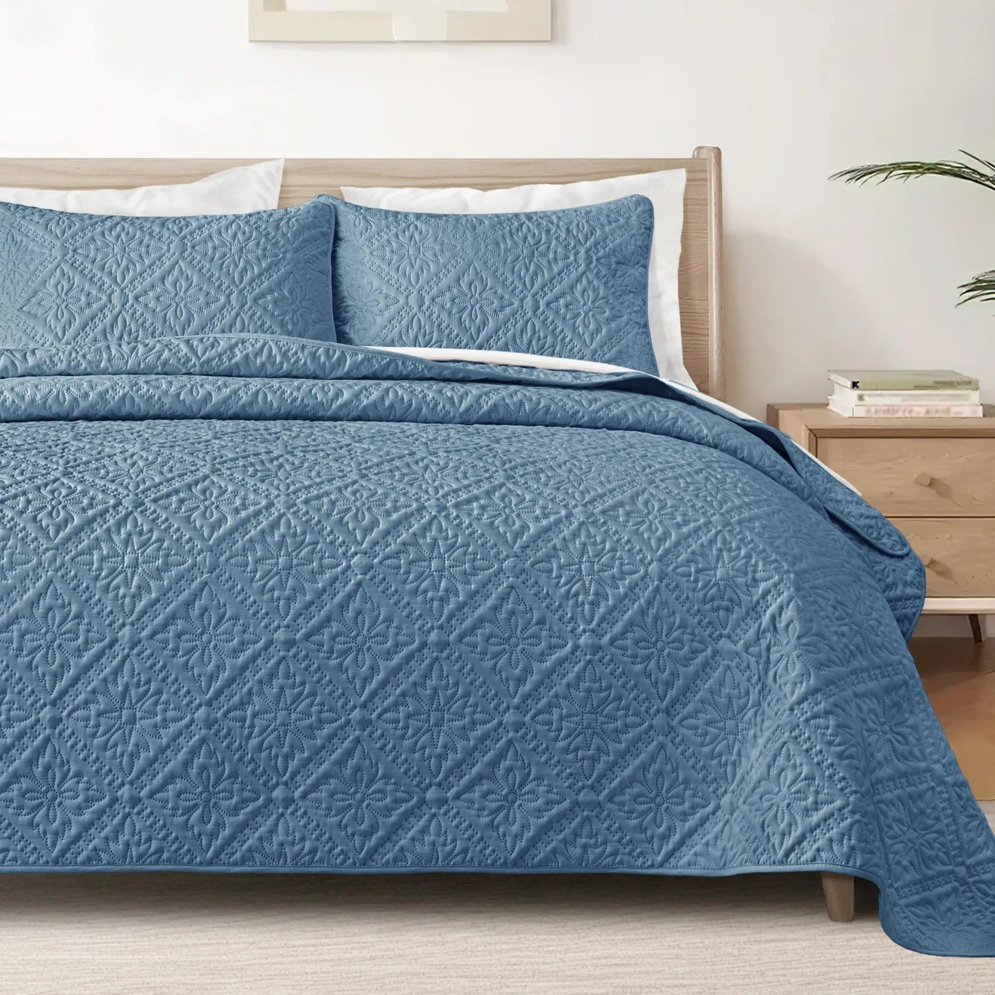 Willow Bloom Quilted Bedspread Set