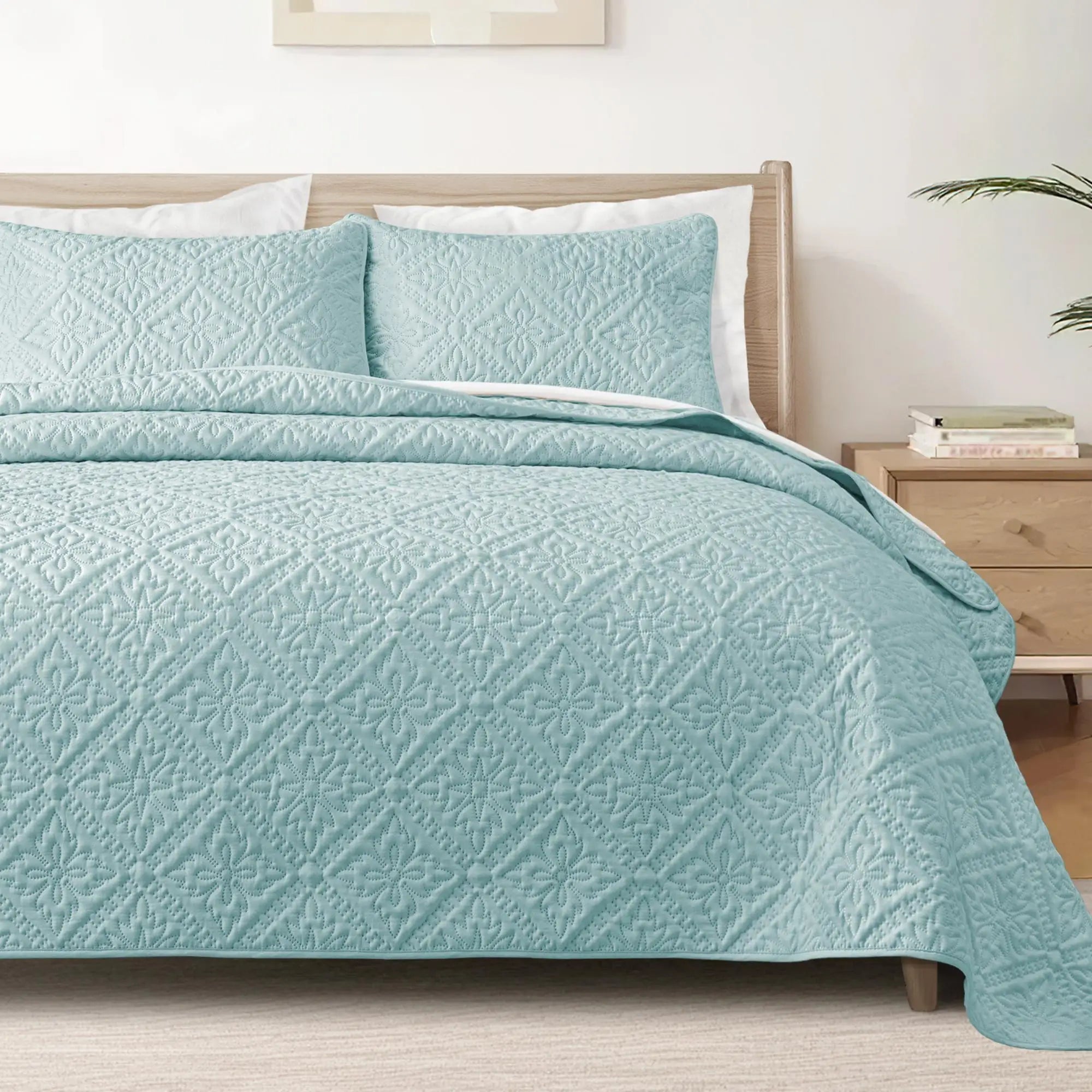 Willow Bloom Quilted Bedspread Set