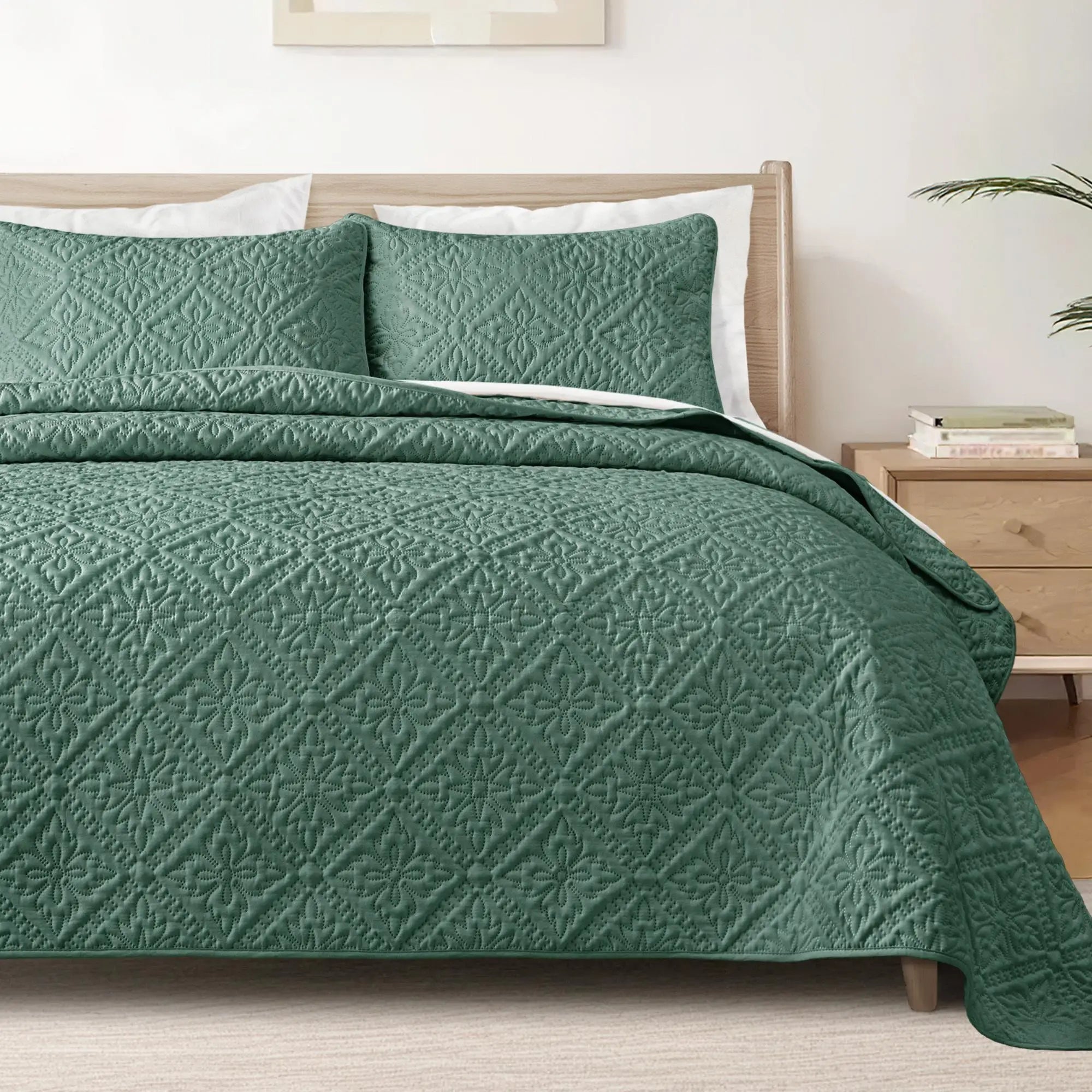 Willow Bloom Quilted Bedspread Set